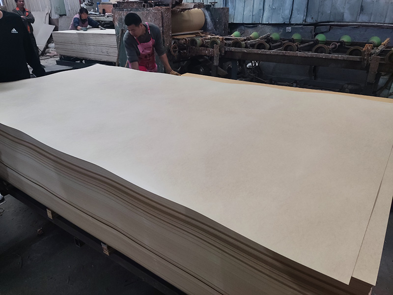 China New Product Cheaper Melamine UV High Gloss Veneer White Laminated Melamine MDF Board 8mm 12mm 16mm 18mm 1220*2440mm Size Factory Directly Cheap