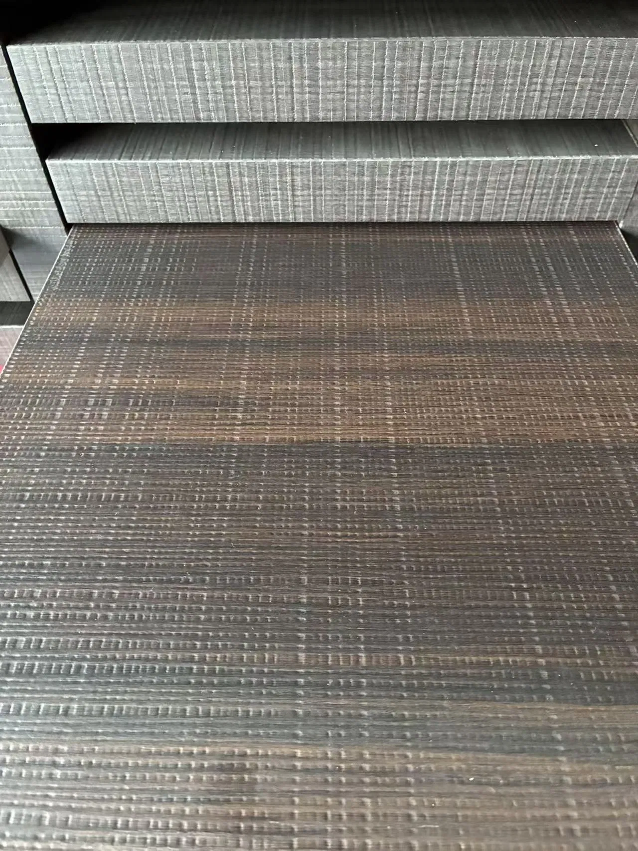 High-Quality 18mm Waterproof Laminated 1220X2440mm Melamine Faced Plywood Board for Furniture &amp; Interior Design
