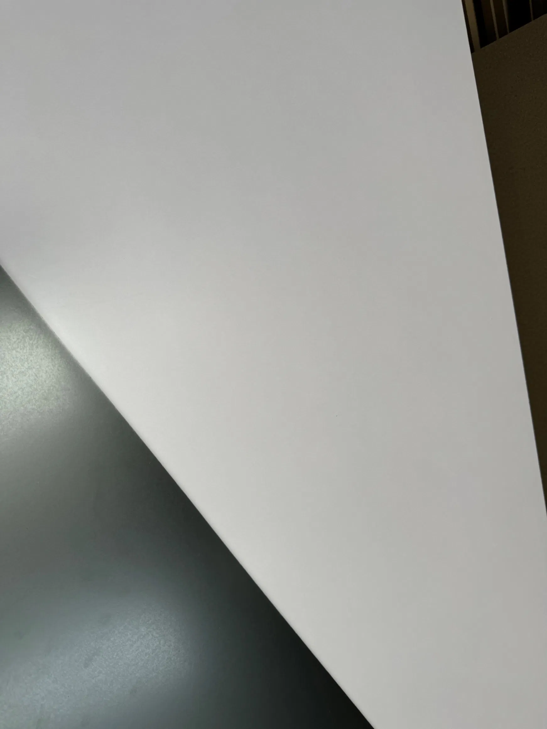High Gloss UV Black and White Melamine MDF Board for Furniture Decorative and Table Cabinet Doors and Window Board