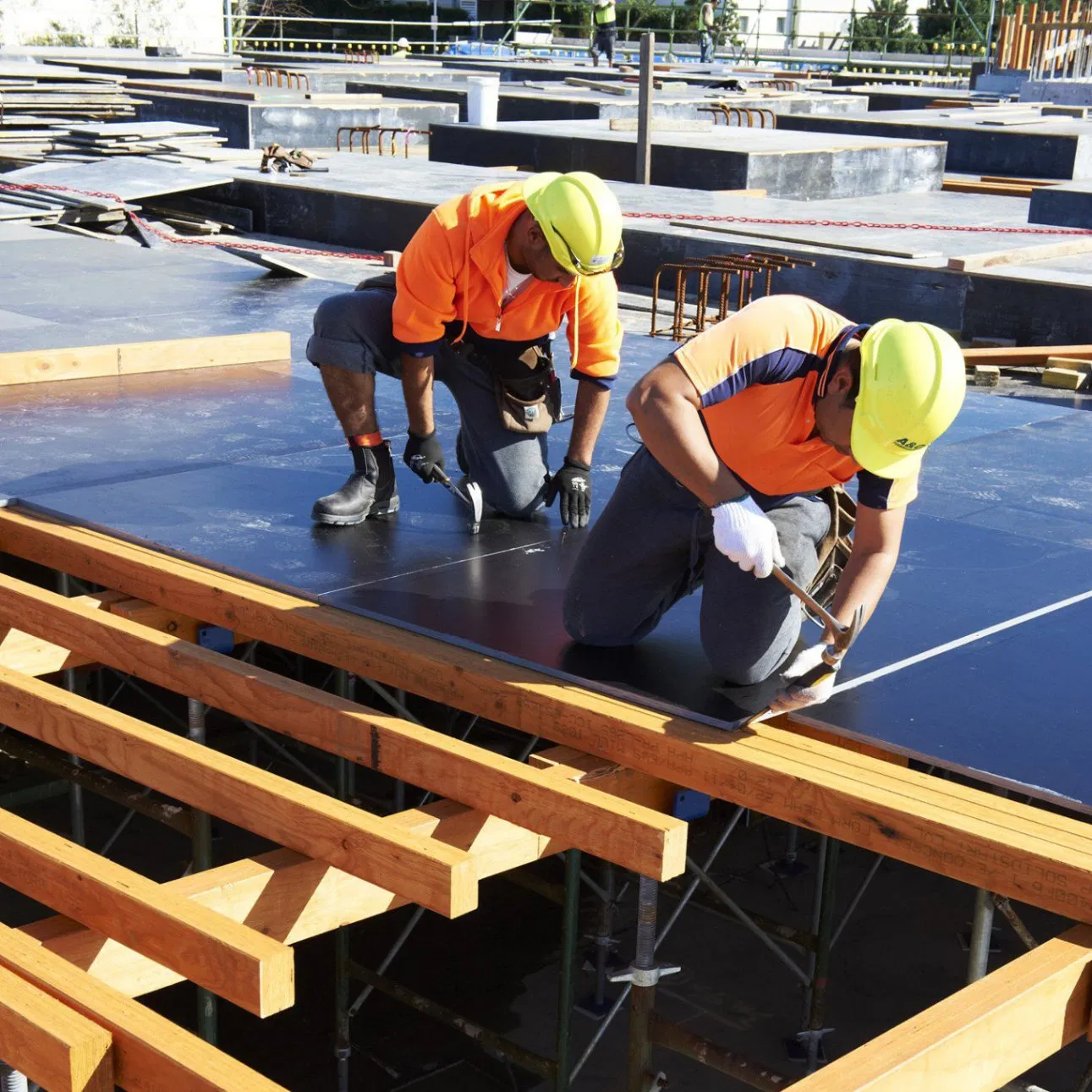 Senbo 1220X2440mm Waterproof Laminated Wood Timber Formwork Marine Phenolic Plastic Film Faced Plywood Shuttering Boards Plywood for Construction