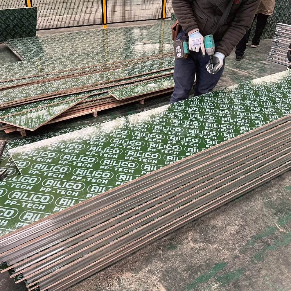 Waterproof 18mm Green PP Plastic Film Faced Plywood Formwork Construction Plastic Plywood