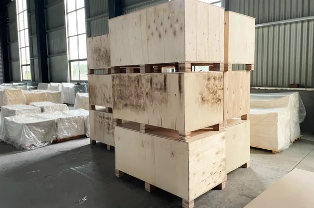 Wooden pallet packaging