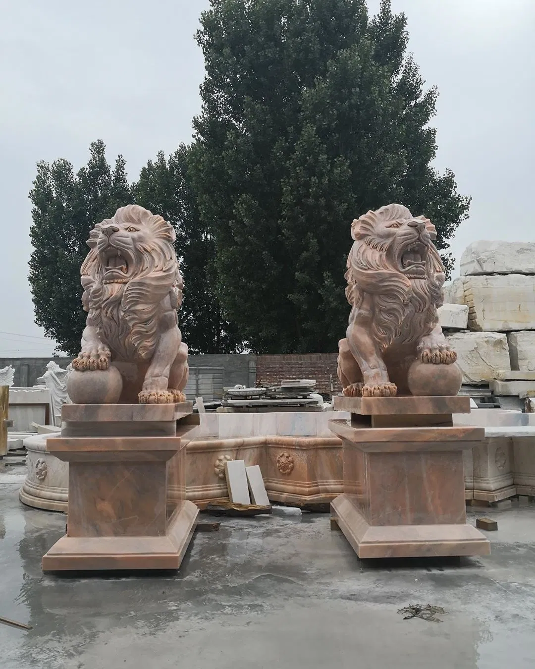 Garden Decorative Western Style Marble Lion Sculpture