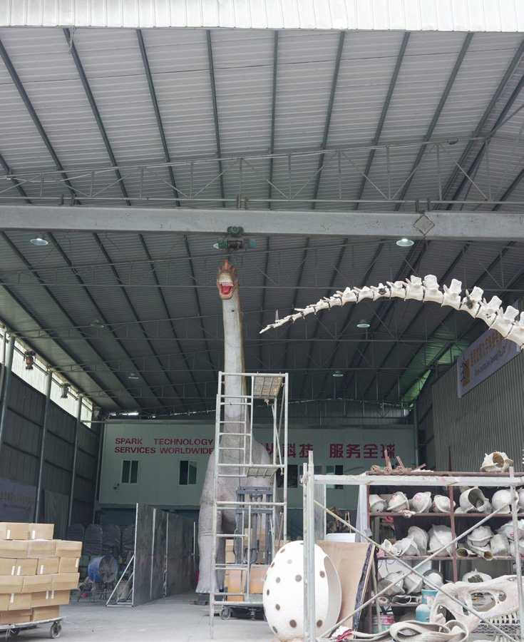 Giant Dinosaur Statue with Movement and Roaring Feature Display