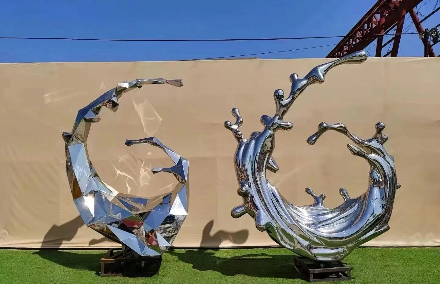 Elegant Public Square Statue Sculpture for Urban Landmarks