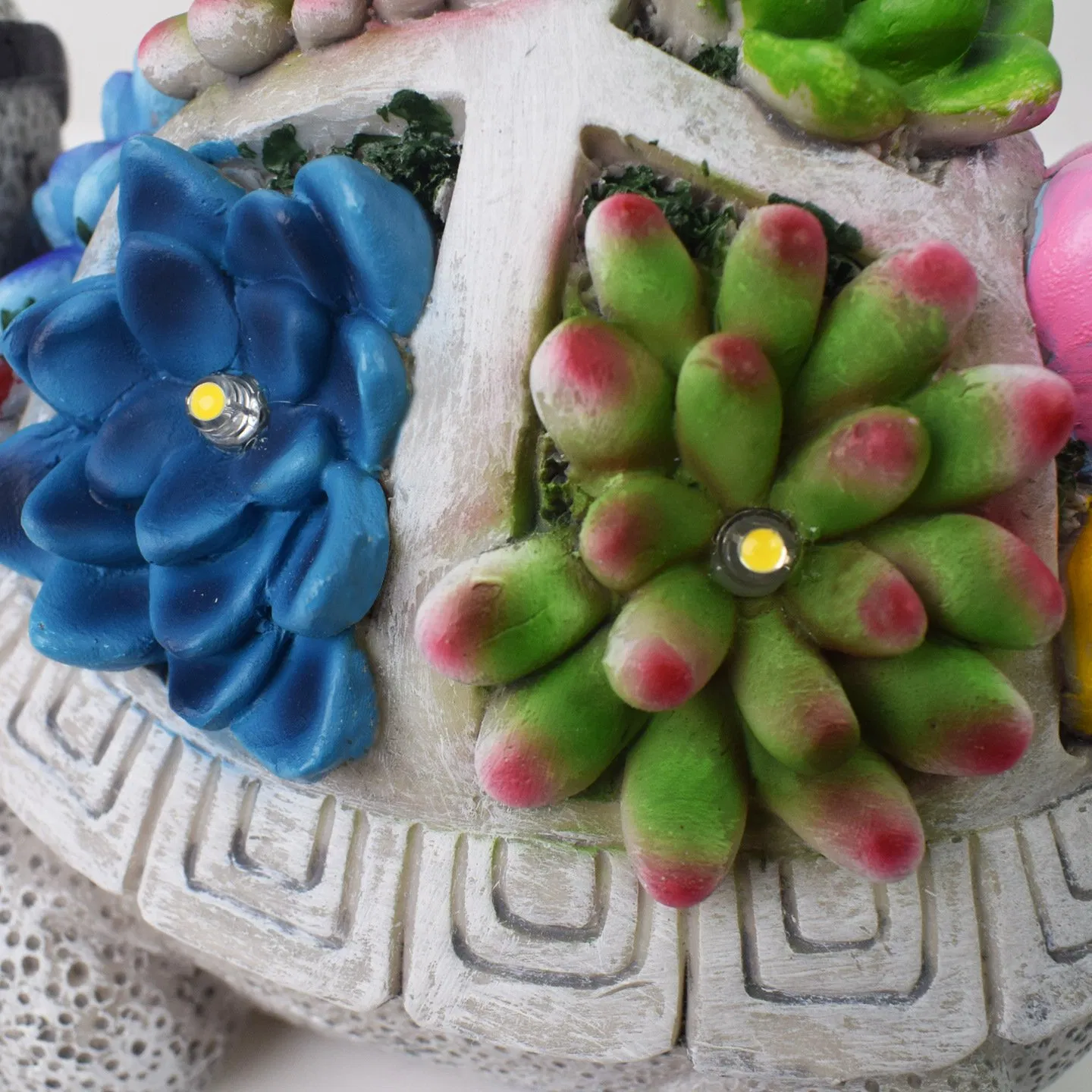 Cute Resin Tortoise Succulents Statue with Bright Solar Eyes for Garden Decor