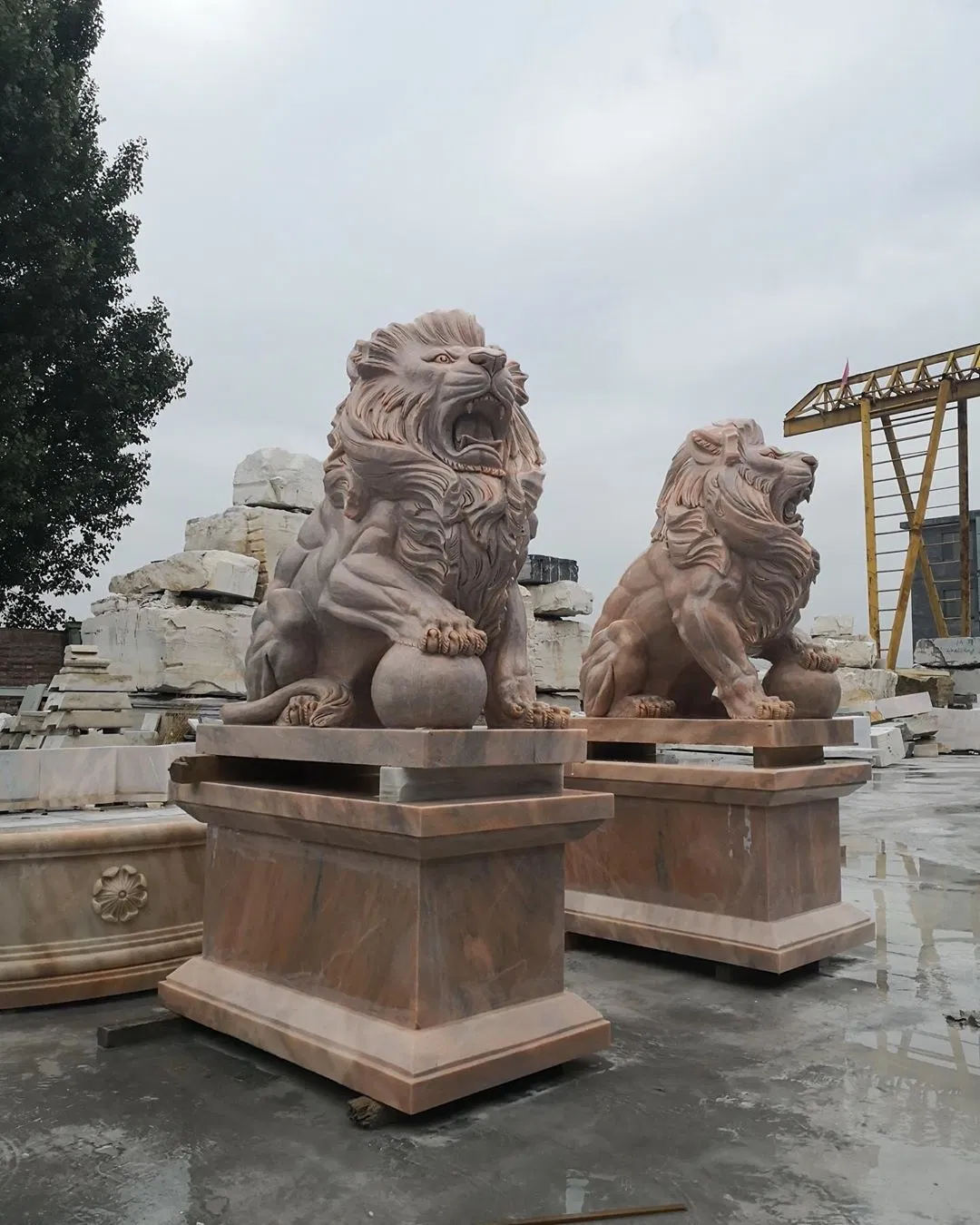 Garden Decorative Western Style Marble Lion Sculpture