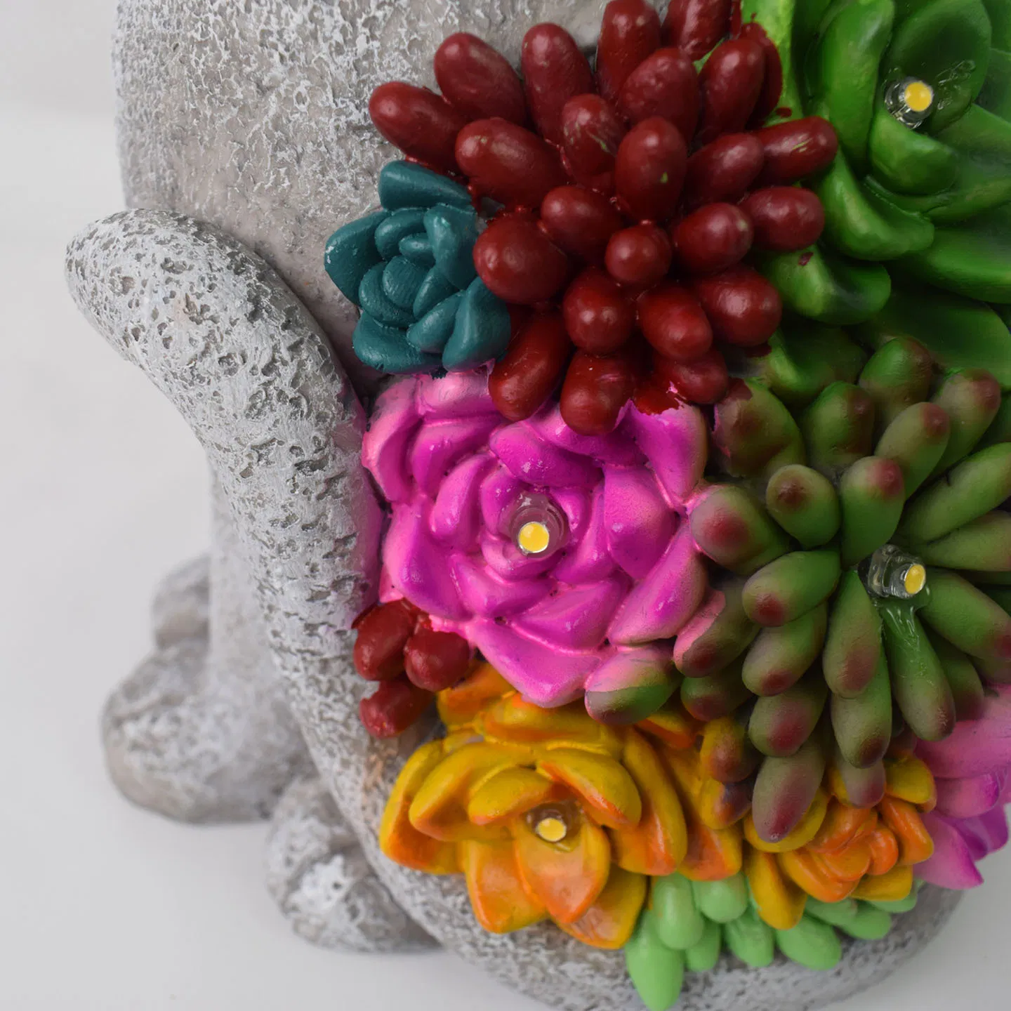 Playful Cat Statue with Illuminating Solar Features for Yard Ornament