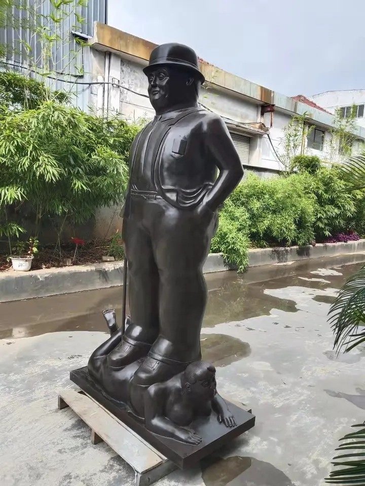 Custom Popular Modern Metal Contemporary Art Human Life Size Statue Bronze Fernando Bote Graden Sculpture