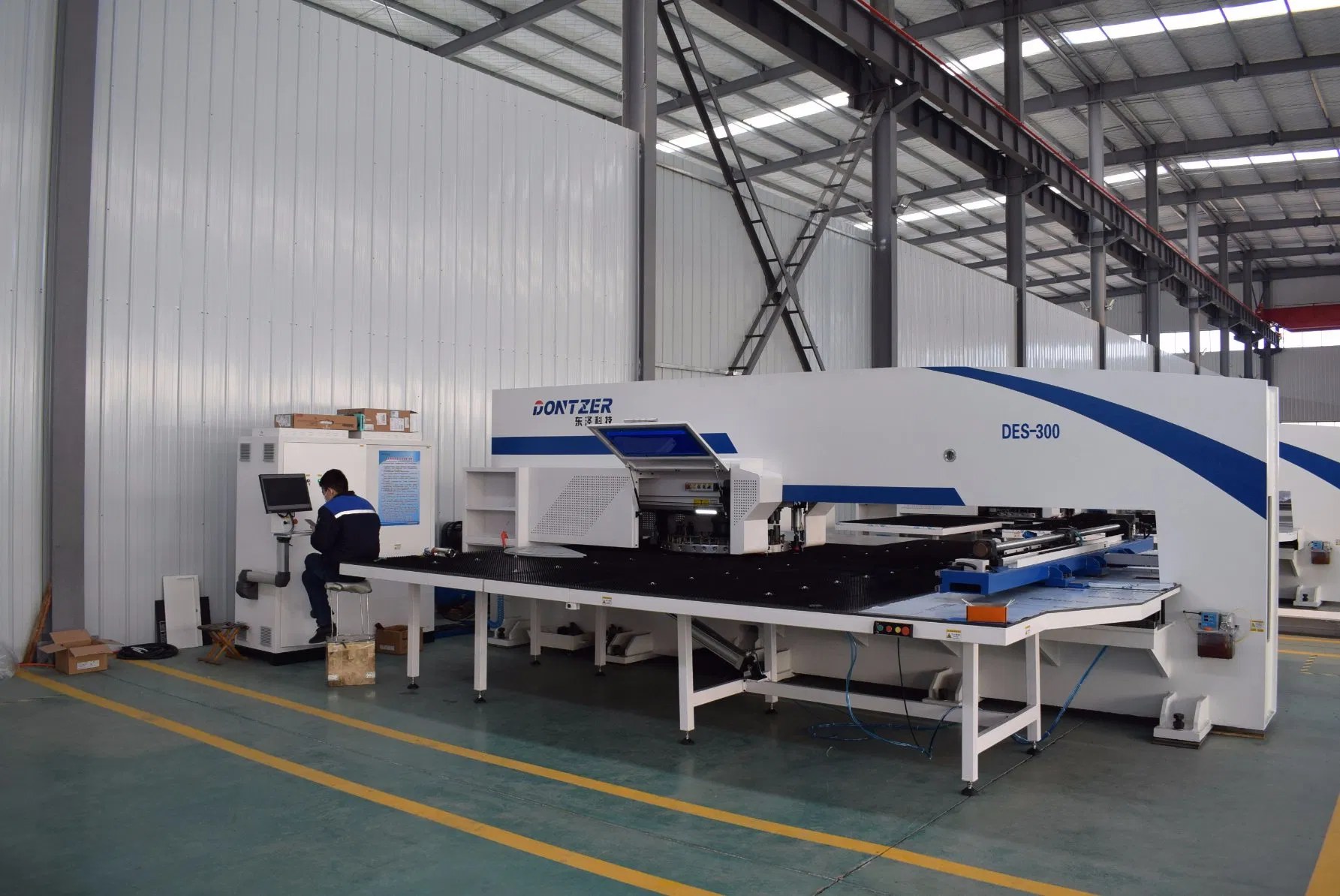 Enclosure Radiator Cabinet Factory Sheet Metal CNC Perforating Press Machine /CNC Thick Turret Punching Machine /CNC Thick Turret Punch Press Machine
