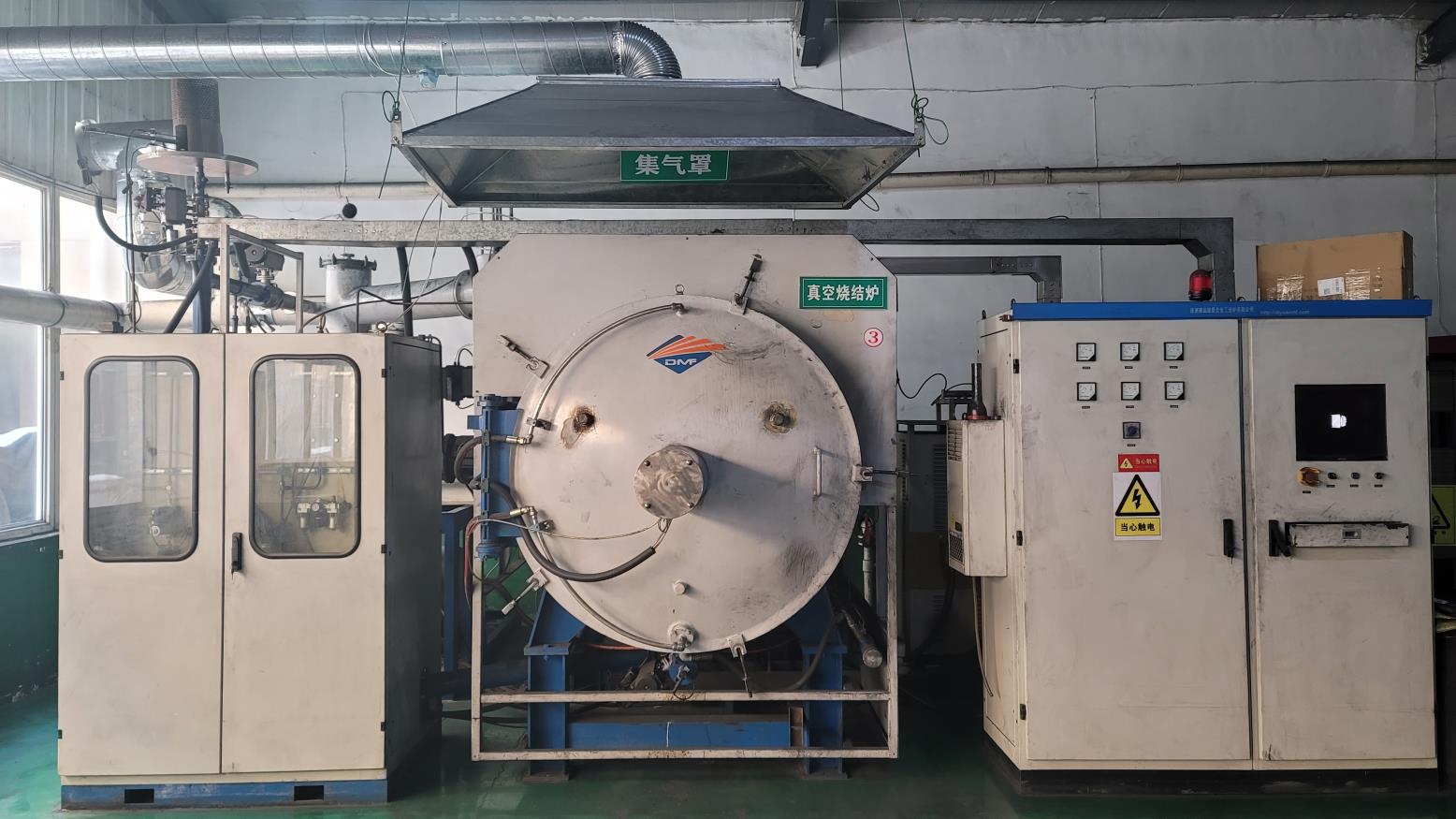 Vacuum sintering furnace for high-performance material bonding at Deepit facility