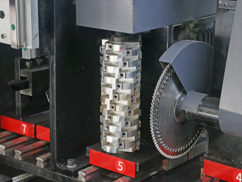 Factory Hot Selling Fully Automatic Multi-Function CNC Woodworking Lathe