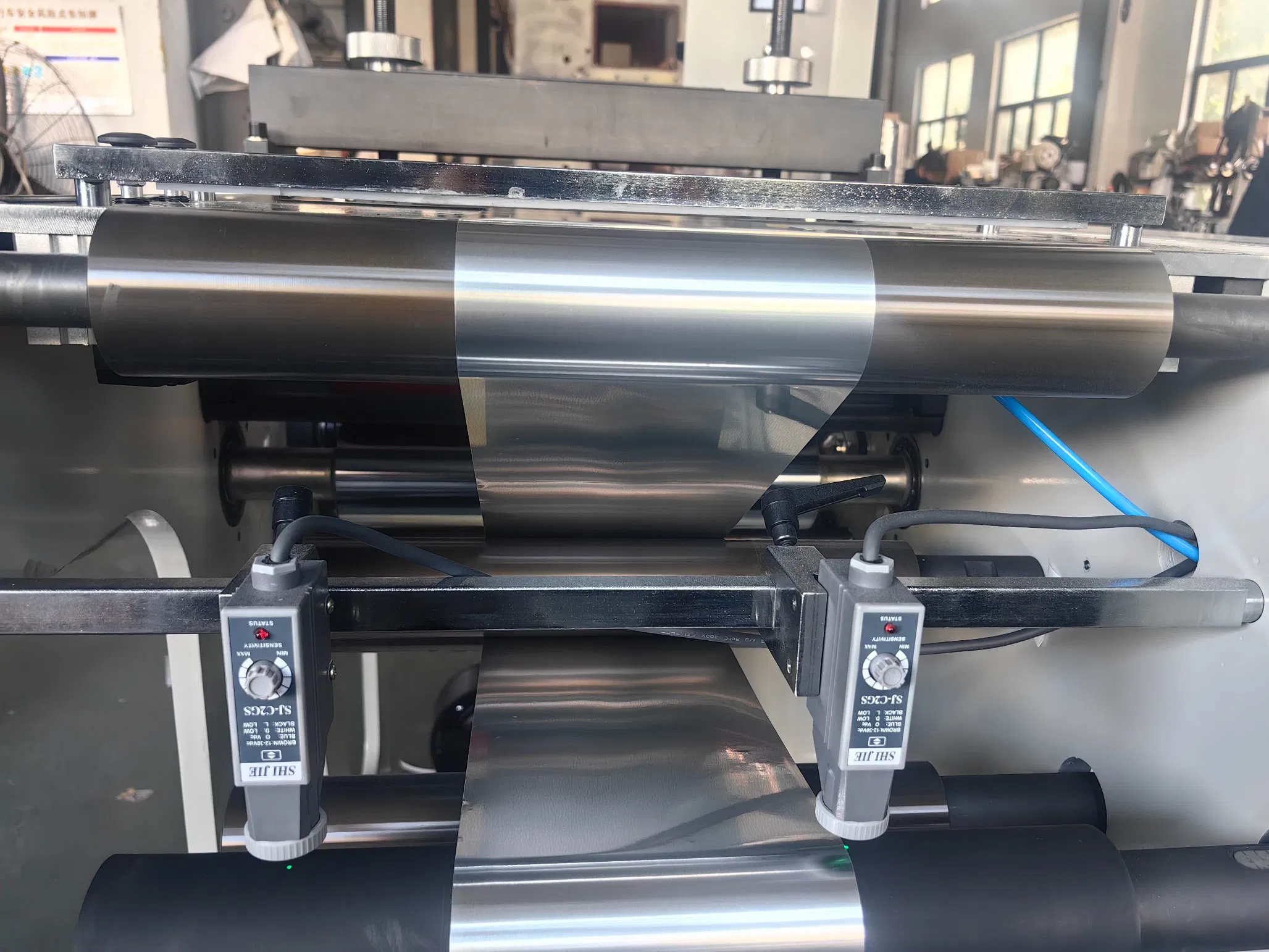 Semi Automatic Hookah Shisha Aluminum Foil Roll Rewinding Machine with Perforating and Punching Function