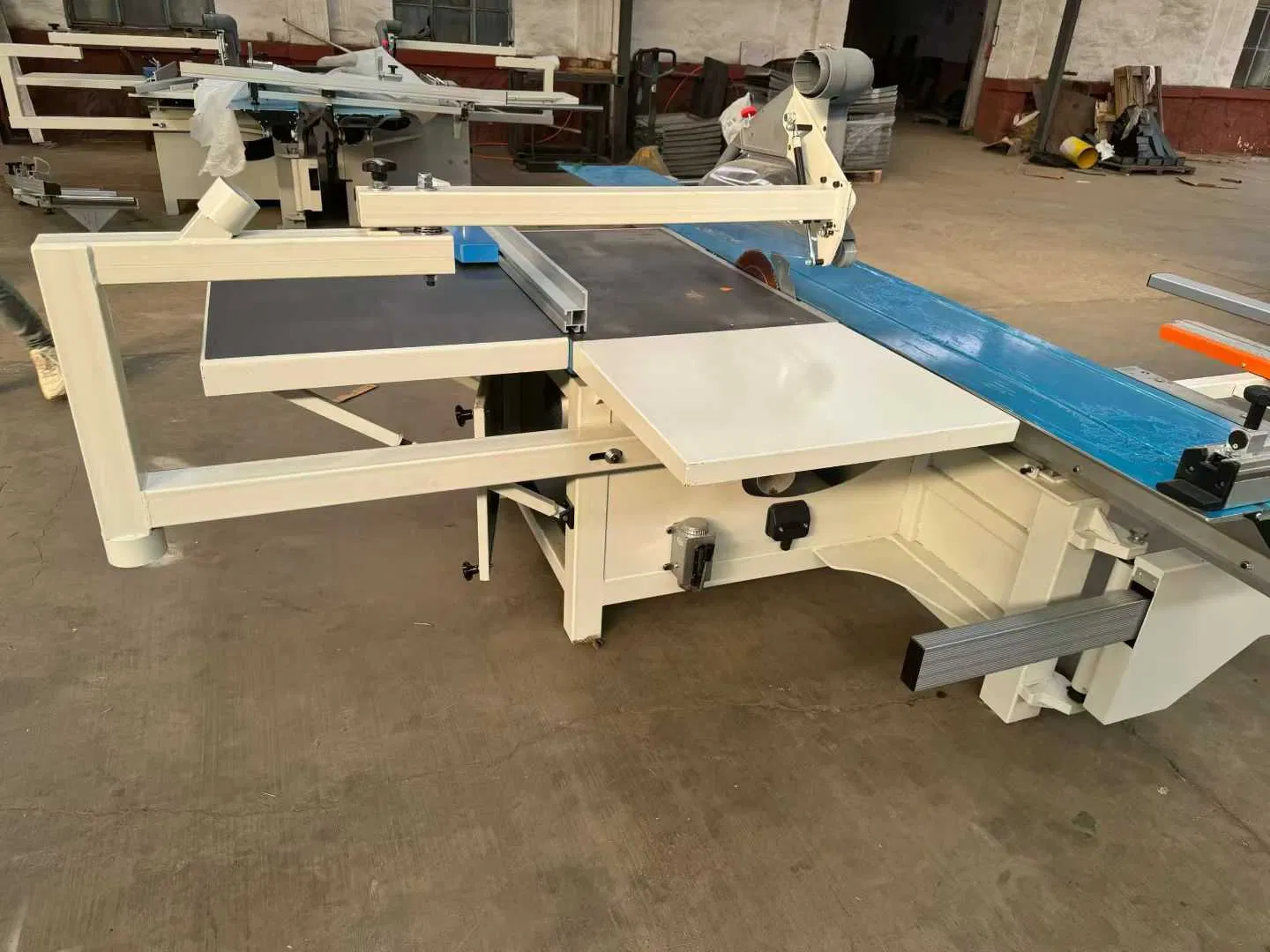 Precision Plate Cutting Saw for Multi-Layer Wooden Furniture Creation