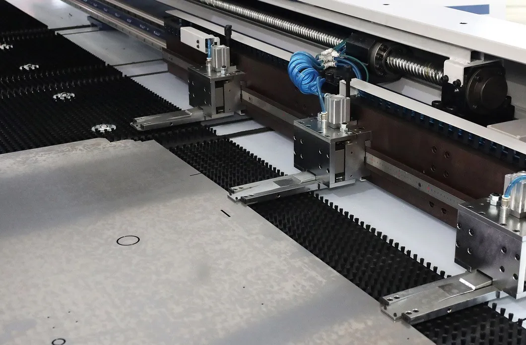 Fully automatic floating clamp