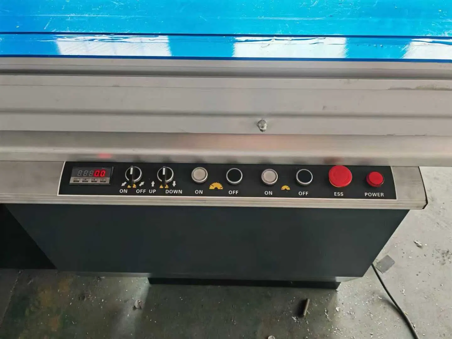 Precision Plate Cutting Saw for Multi-Layer Wooden Furniture Creation