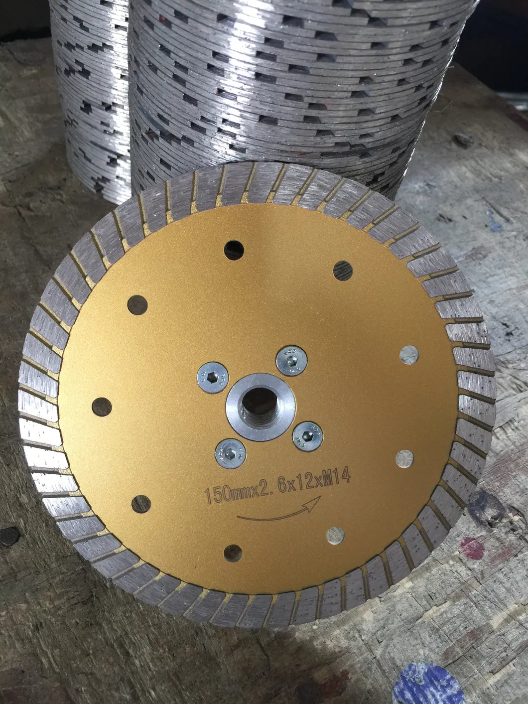 Diamond Cutting Tools for Universal Type