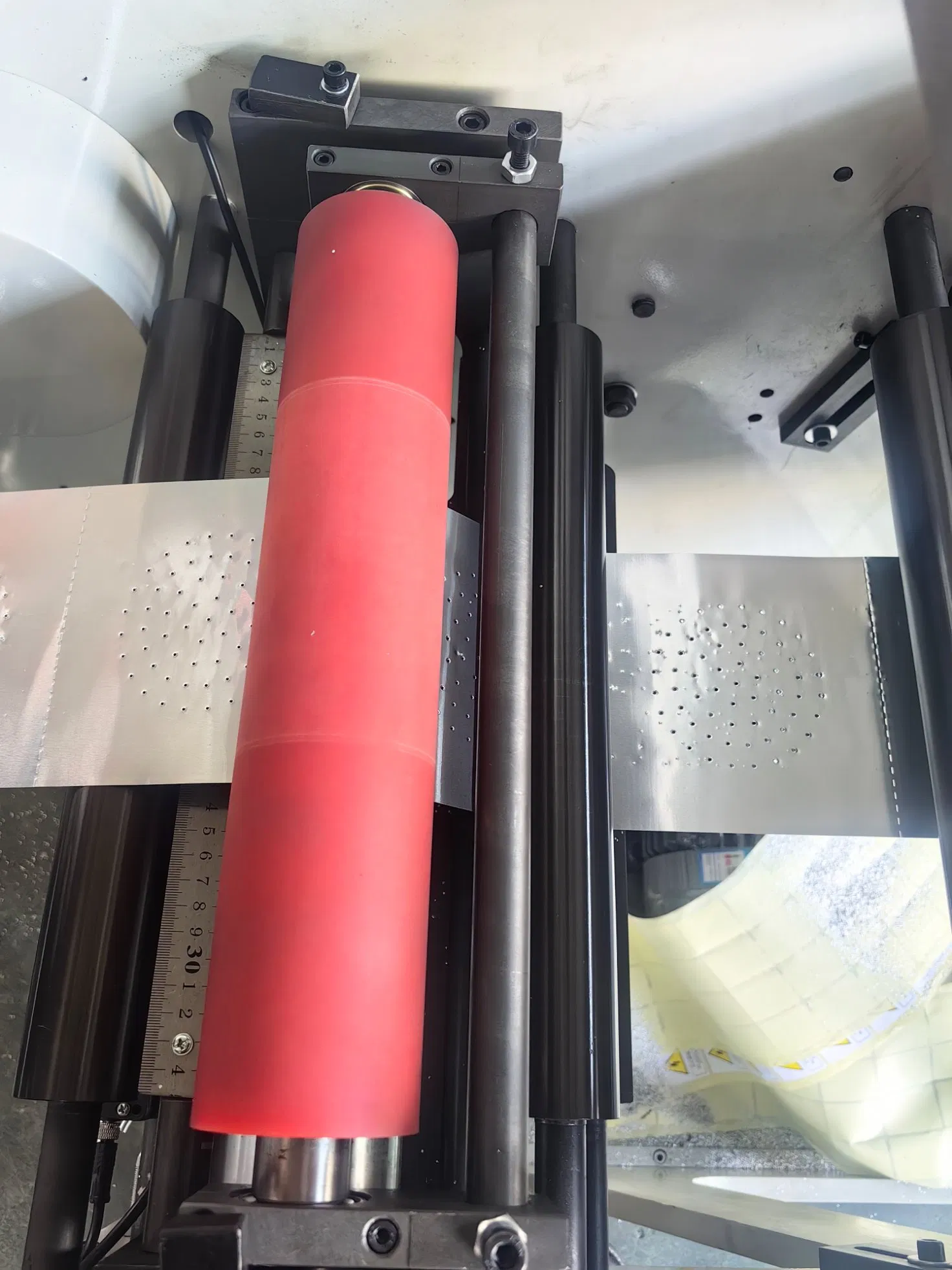 Semi Automatic Hookah Shisha Aluminum Foil Roll Rewinding Machine with Perforating and Punching Function