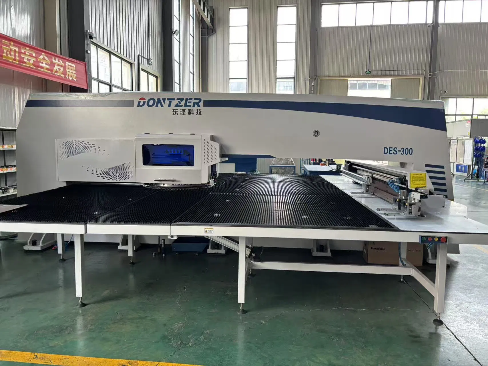 Enclosure Radiator Cabinet Factory Sheet Metal CNC Perforating Press Machine /CNC Thick Turret Punching Machine /CNC Thick Turret Punch Press Machine