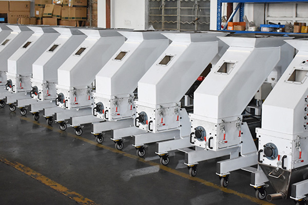 20/25/30/35kg/H Crushing Capacity Low Speed Quiet Machine Side Grinder Series