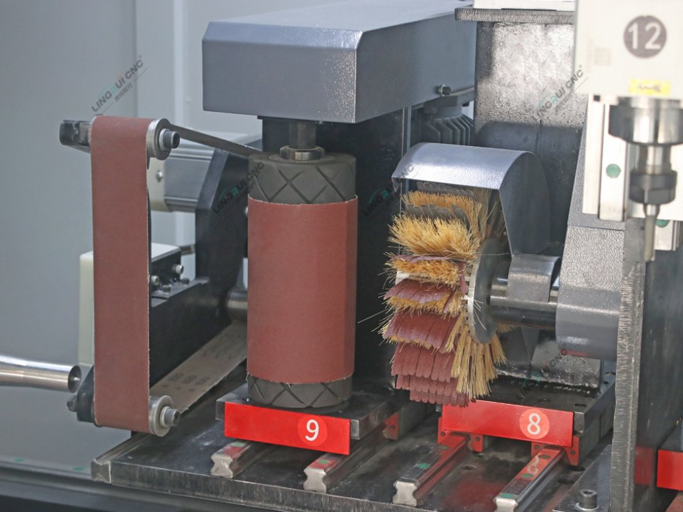 Factory Hot Selling Fully Automatic Multi-Function CNC Woodworking Lathe