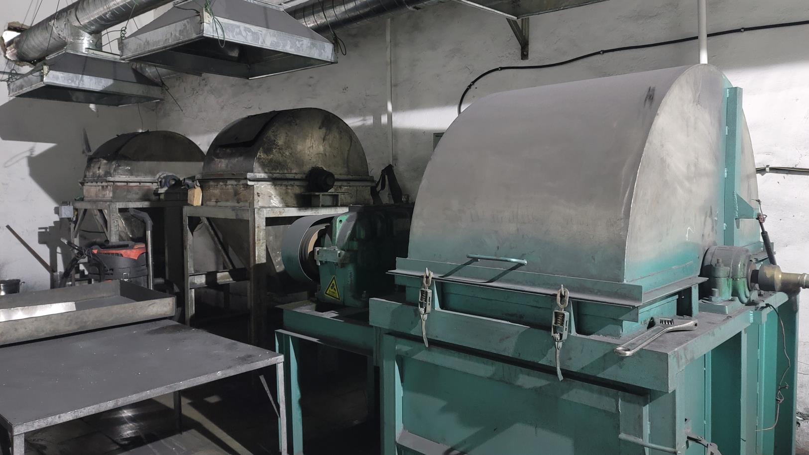 Dry rubbing process - surface treatment stage in CNC cutting machine production