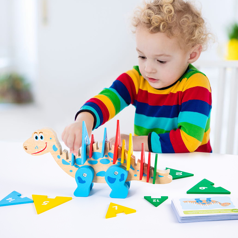 Juguetes de dinosaurio de madera para el aprendizaje matemático en la educación infantil con bloques de números de colores