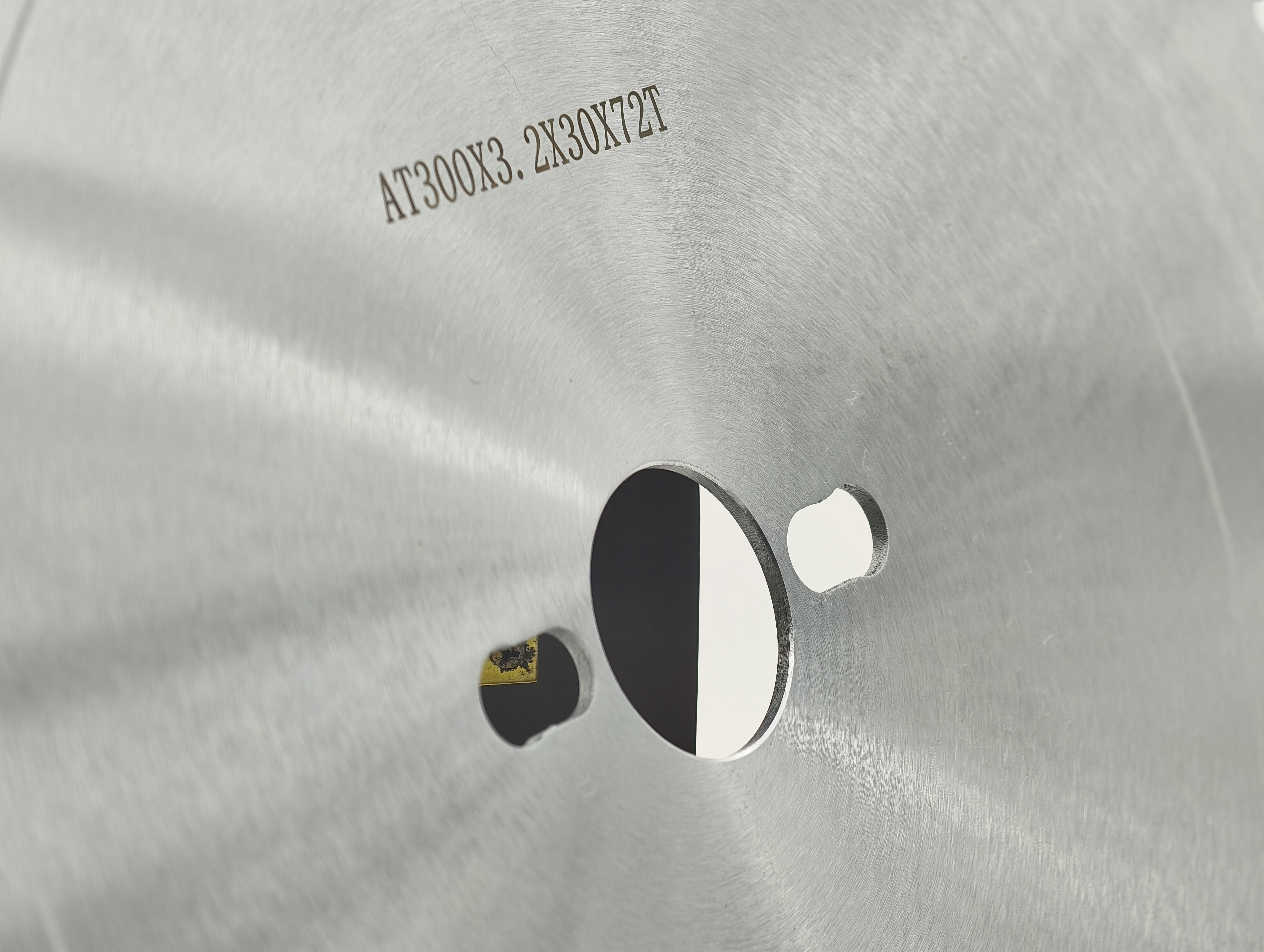 Detailed saw blade design 2