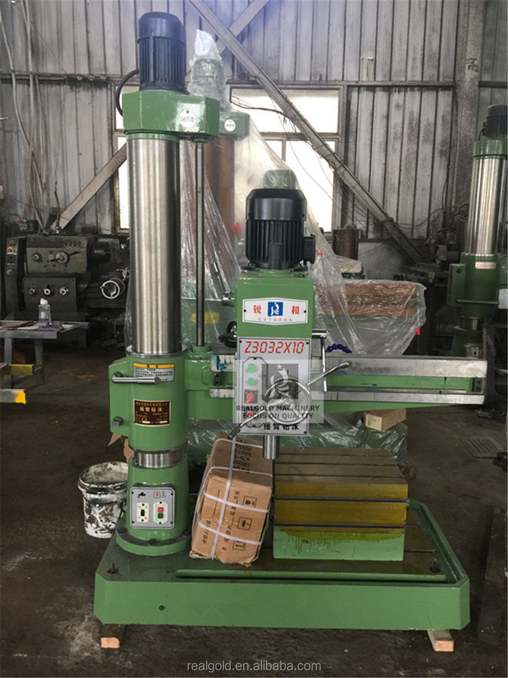 RADIAL DRILLING MACHINE