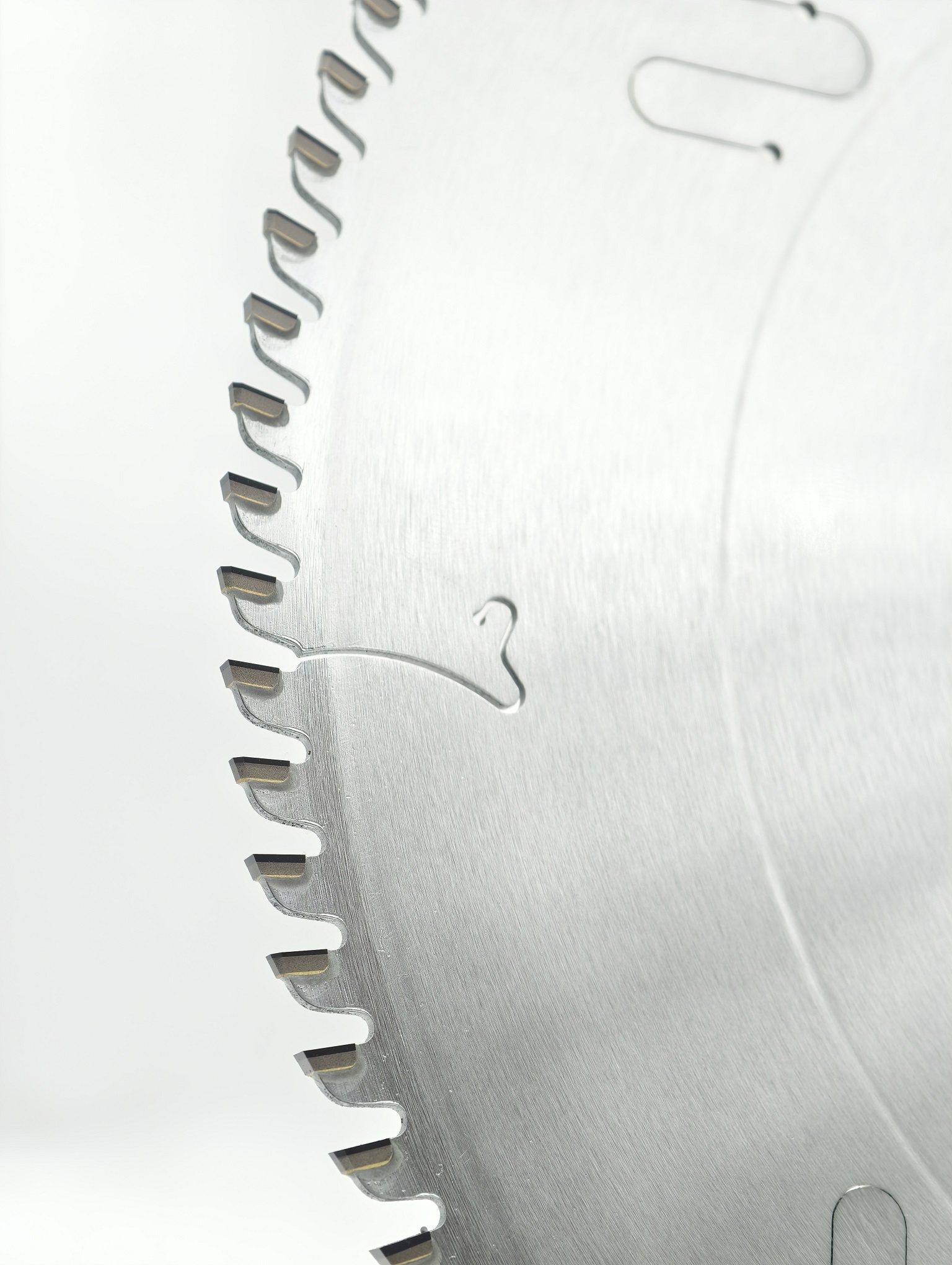 Detailed saw blade design 4