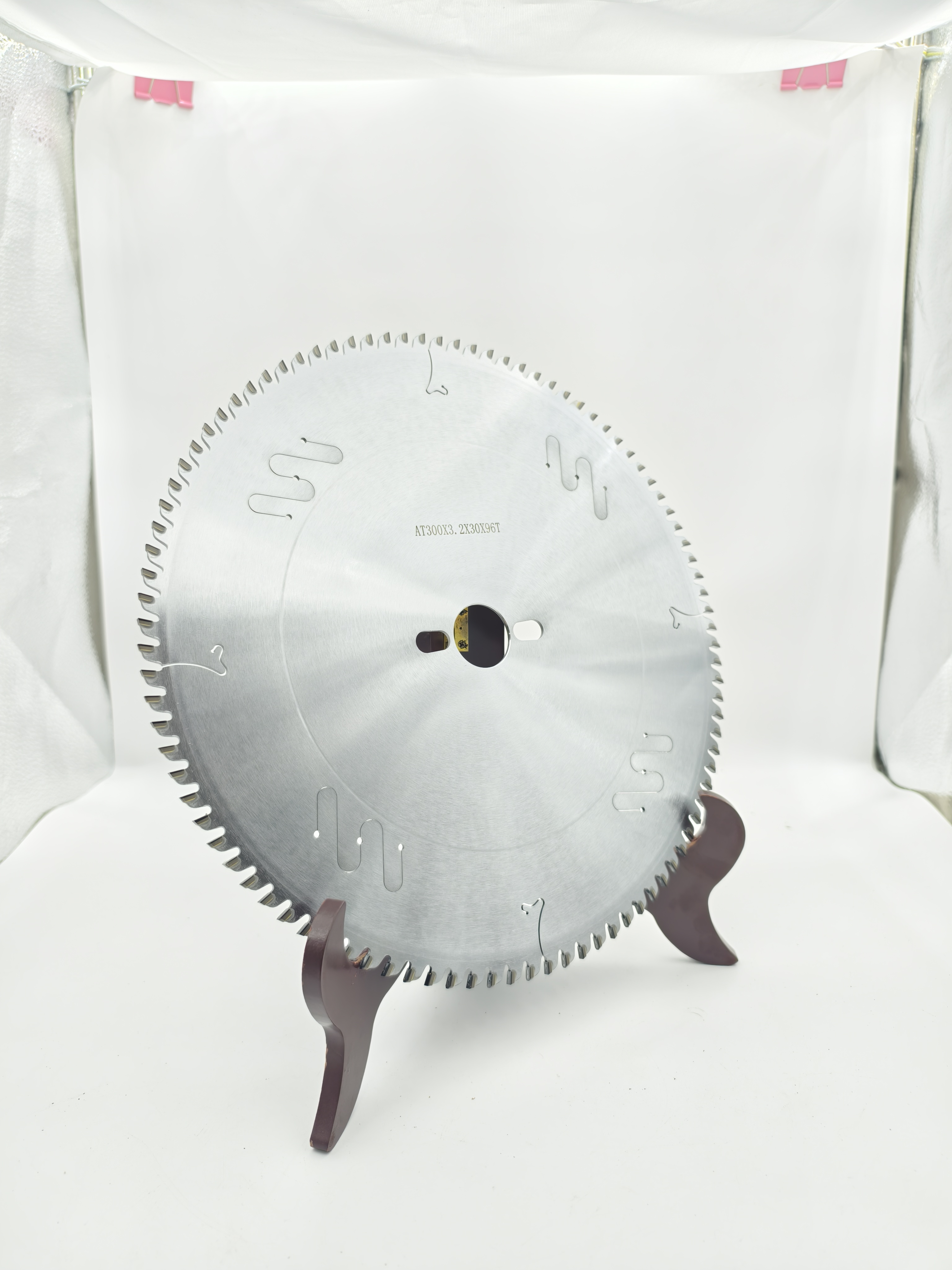 Detailed saw blade design 5