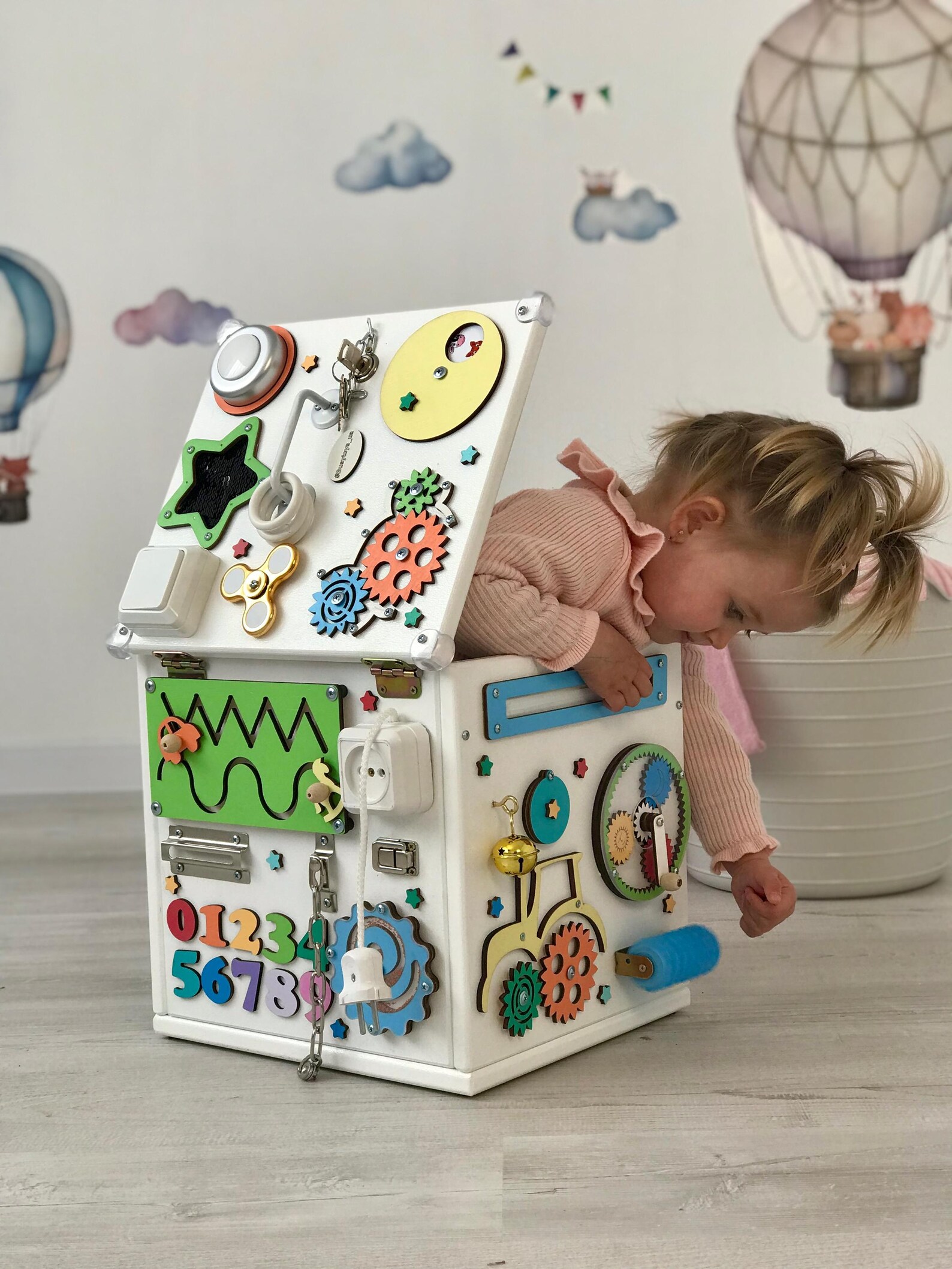 ODM OEM Wooden Montessori Busy Cube Fine Motor Toddler Toys for 1st Birthday Boy &amp; Girl EN71 Certified Baby Toy