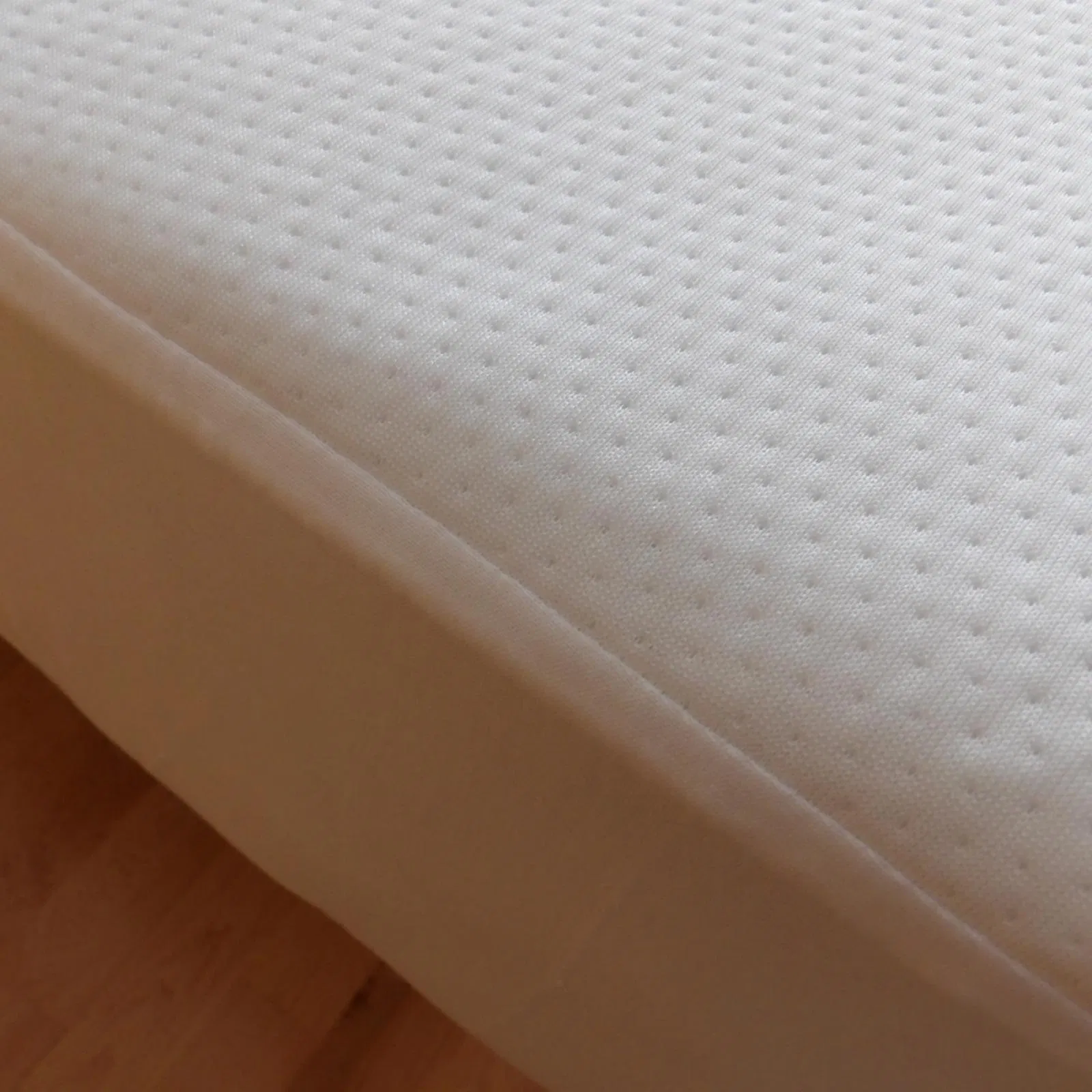 100% Polyester Fabric with TPU Mattress Protector