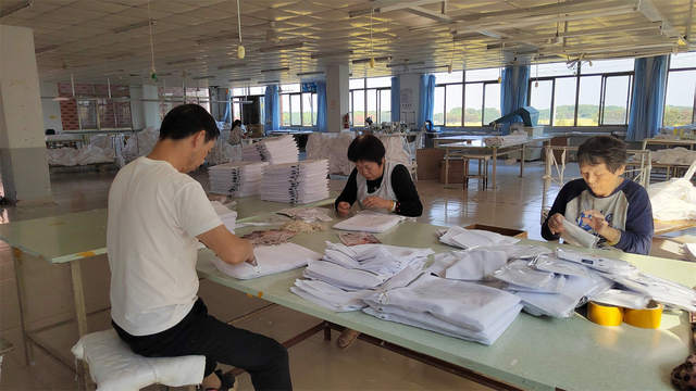 Fitted sheets and deep pocket bed sheets for hotel and retail by DETT TexPro