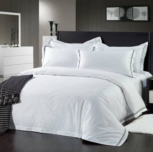 Wholesale Organic 100 % Flannel Bedding Luxury Hotel Velvet Bed Sheet Milk Velvet Carved Embossed Four-Piece Bedding Set