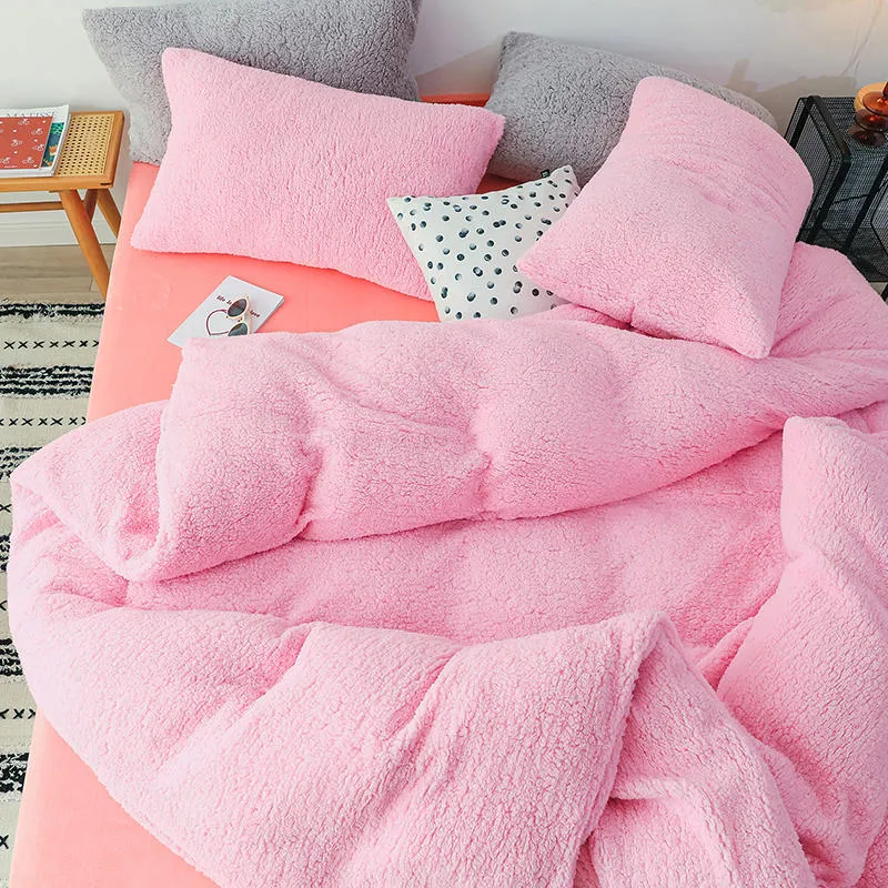 Sherpa Bedding Detail 3