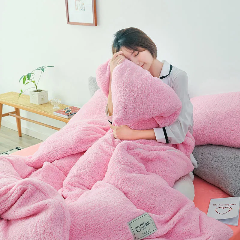 Sherpa Bedding Detail 8