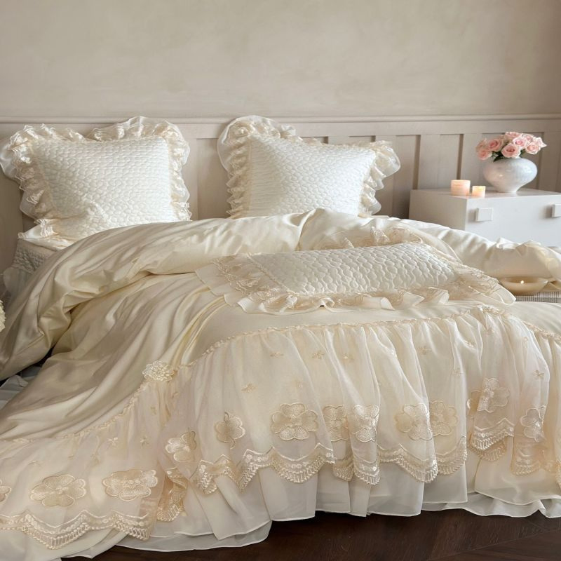 Luxury White Lace Embroidery Flannel Bed Linen Baby Fleece Duvet Comforter Quilt Cover Bed Skirt King Bed Sheets Sabanas Milk Velvet Home Textile Bedding Set