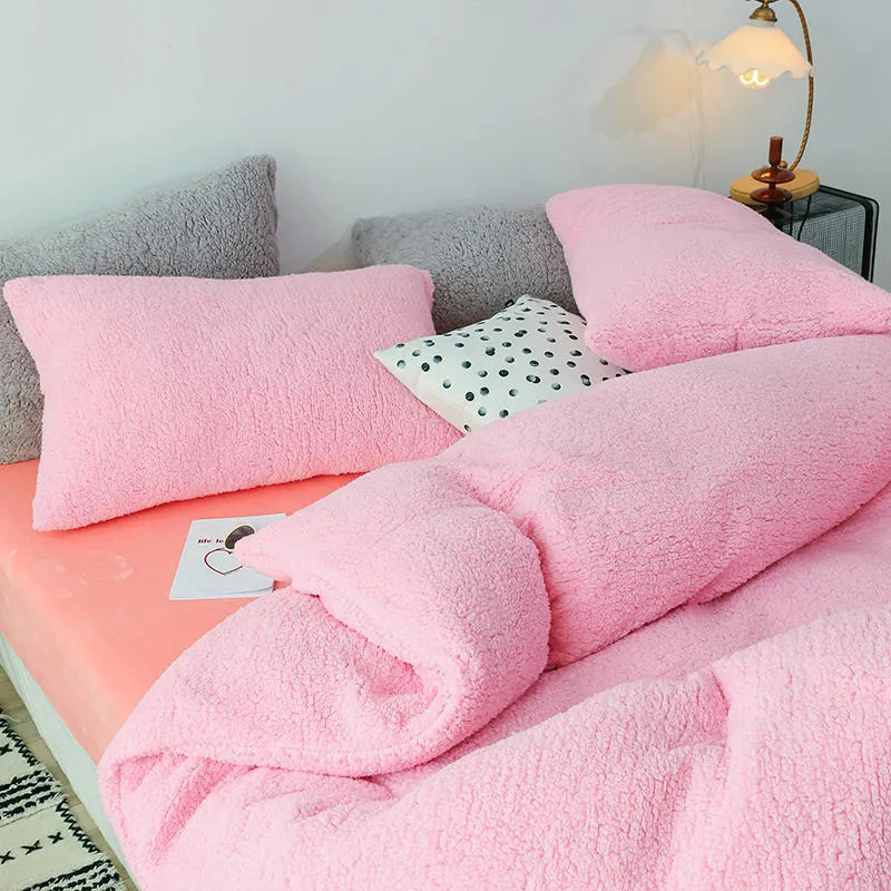 Sherpa Bedding Detail 1