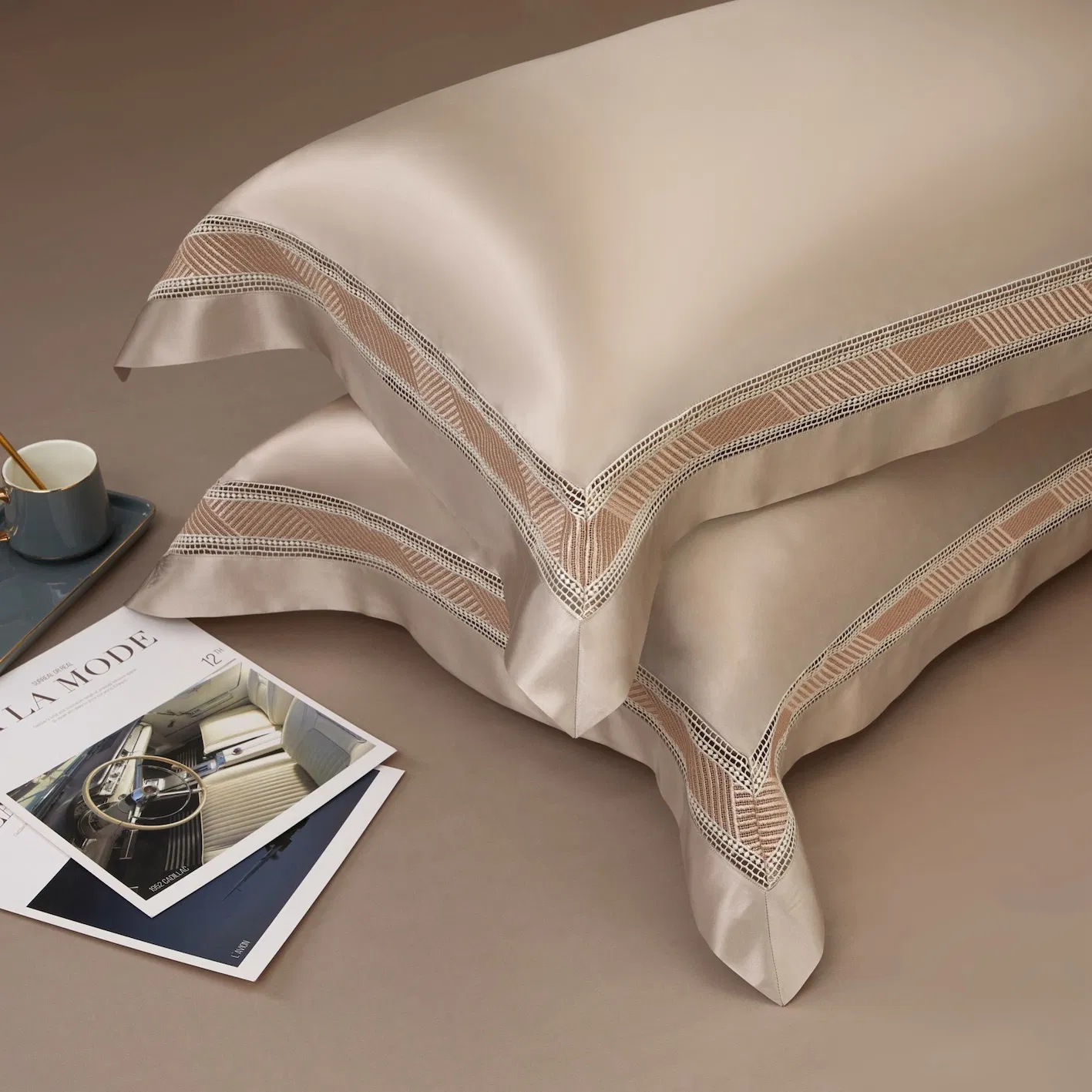 Super Luxury 100% Mulberry Silk Four-Piece White Embroidery Quilt Comforter Duvet Cover Bed Linen King Bed Sheets Mattress Cover Gold Bedding Set for Home