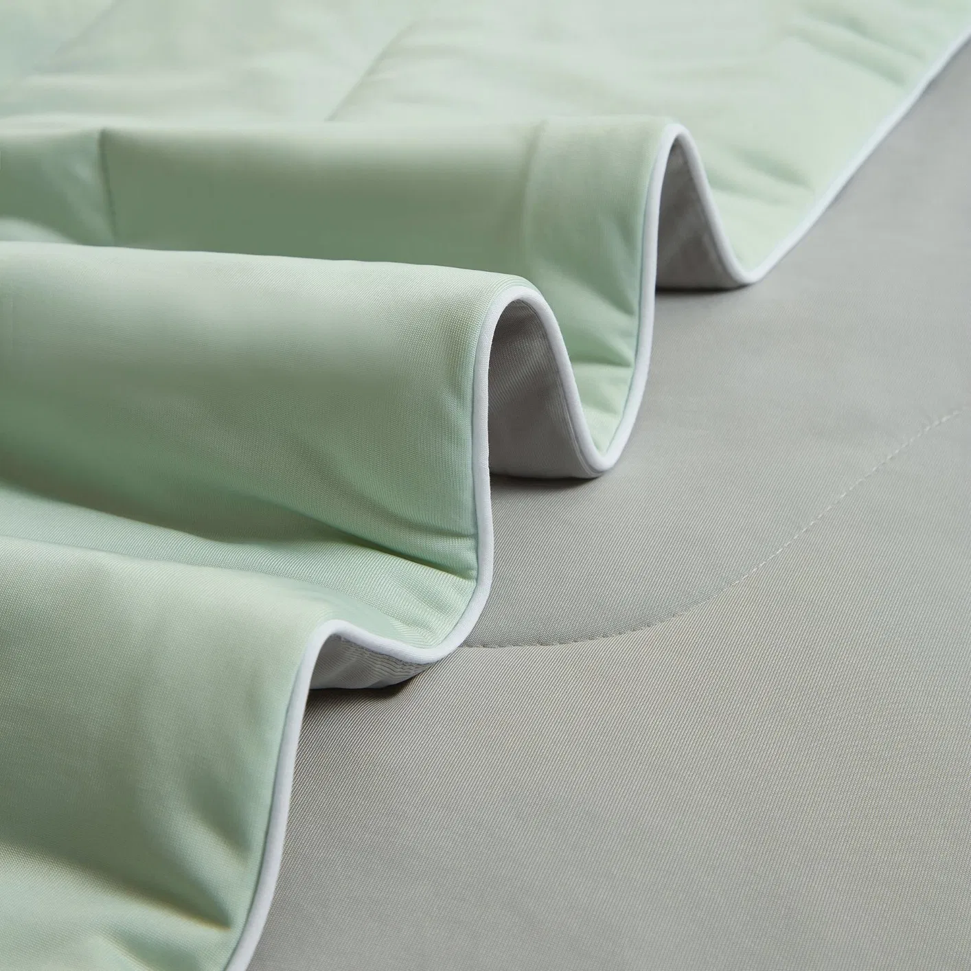 High-Quality Summer Cool Quilt Blanket Super Soft Comforter Coverlet Made in China Quilted Bedding Set in Stock Guangdong Home Textile Wholesale