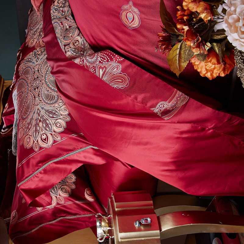 Luxury Red Mulberry Silk Home Textile Premium Yarn-Dyed Jacquard Duvet Quilt Comforter Cover ODM/OEM Coverlets Pillowcases Bed Sheet Bedding Set Wholesale