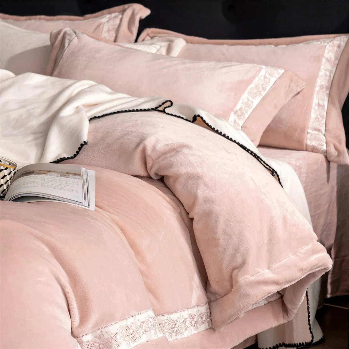 Thickened Solid 270g Milk Velvet Embroidered Four Piece Set Antistatic Double-Sided Winter Warm Flannel Bed Sheets Bedding Set