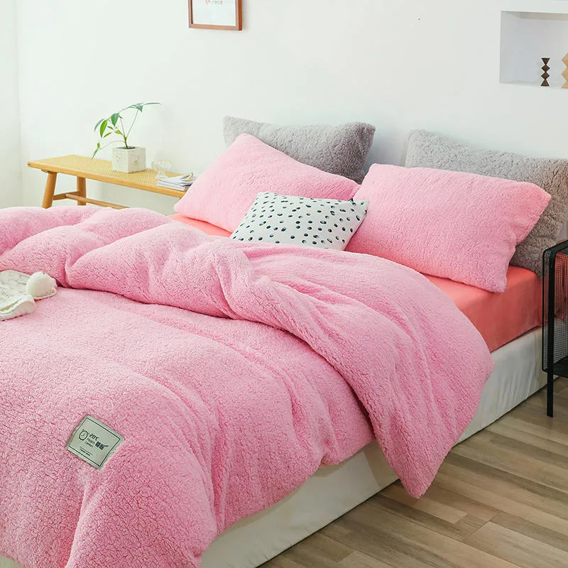 Sherpa Bedding Detail 2