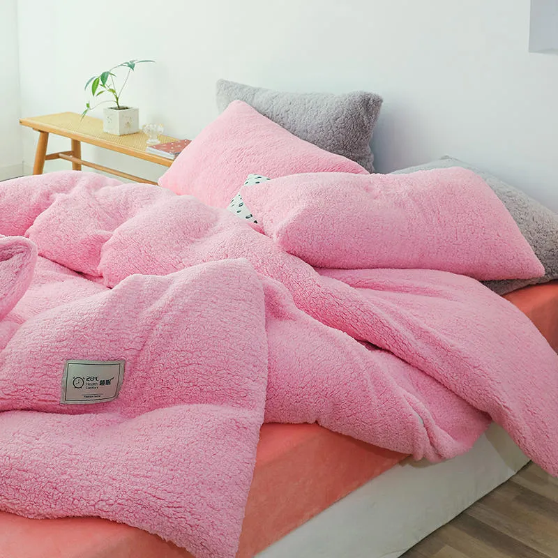 Sherpa Bedding Detail 5