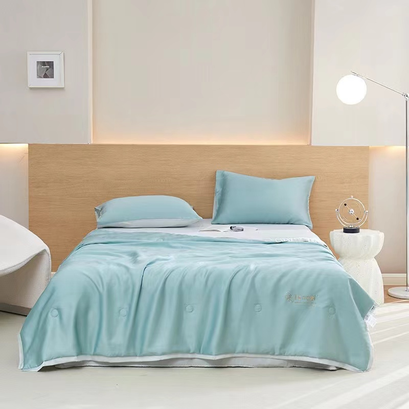 Skin Friendly Cool Feeling Summer Simple Ice Silk Quilt Cooling Comforter for Hot Sleepers 3PCS Bedspread Set Pillowcases Bed Sheets Bedding Set