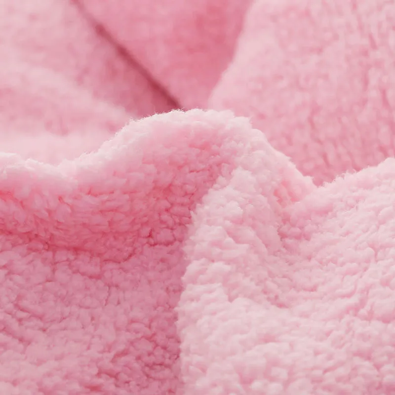 Sherpa Bedding Detail 6