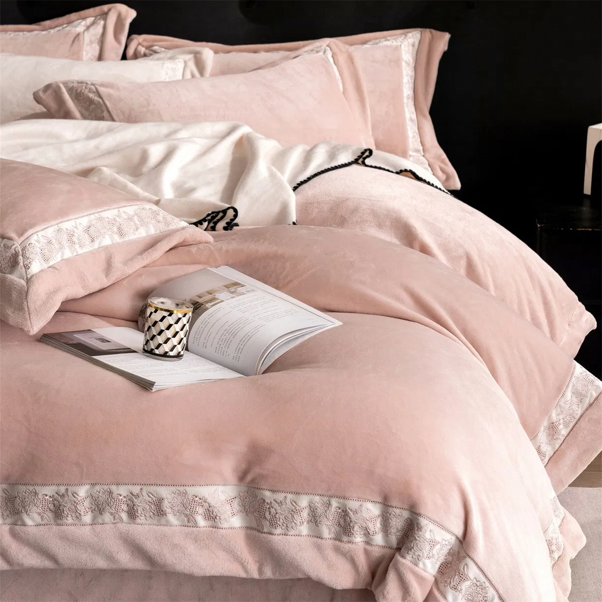 Thickened Solid 270g Milk Velvet Embroidered Four Piece Set Antistatic Double-Sided Winter Warm Flannel Bed Sheets Bedding Set