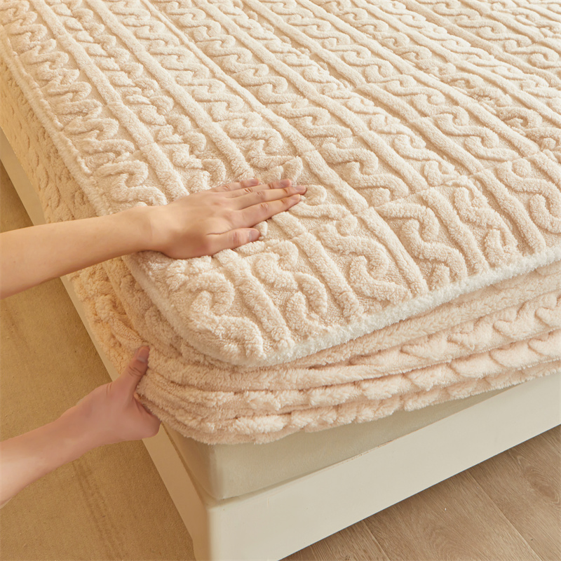 High Quality Tufted Flannel Fleece Quilt Bedding 3PCS Set Super Soft Milk Coral Velvet Bed Fitted Bed Sheet Set