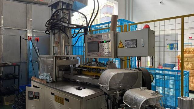 Custom pillow and sheet set manufacturing at DETT TexPro factory